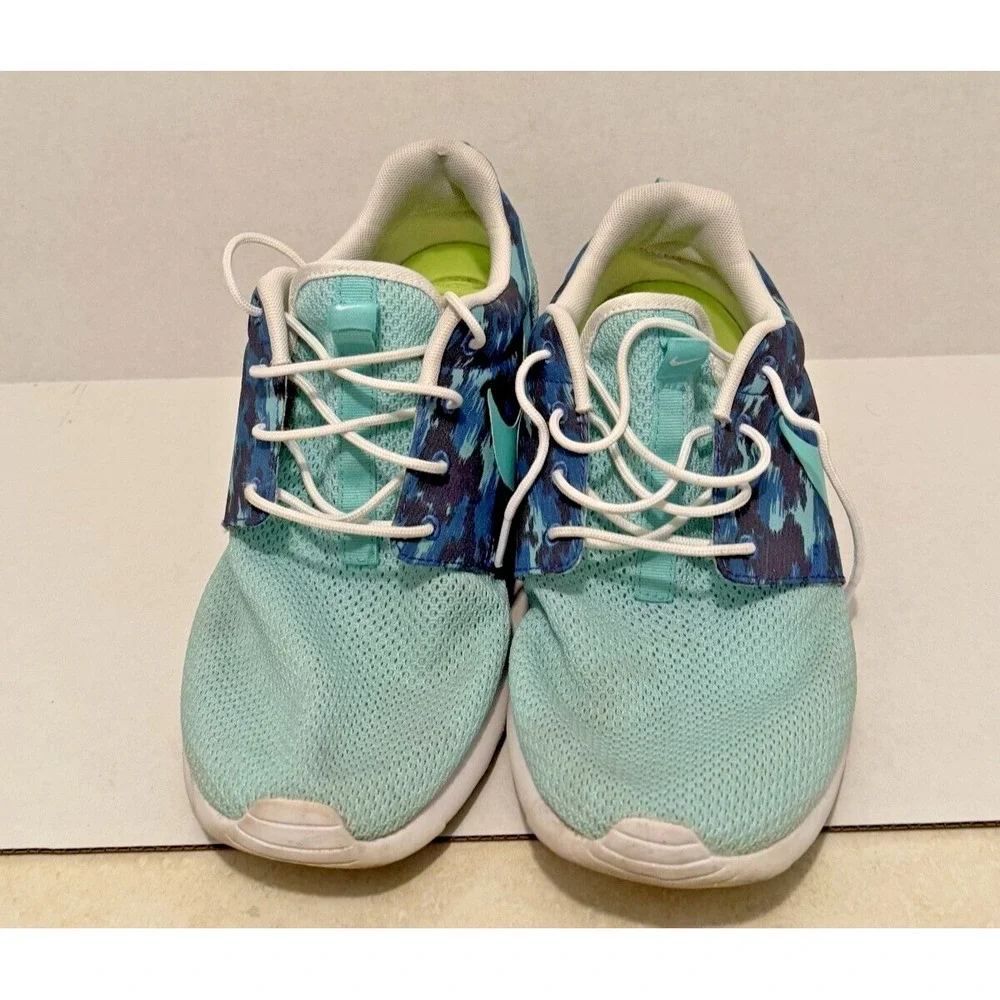 Nike traction out casual